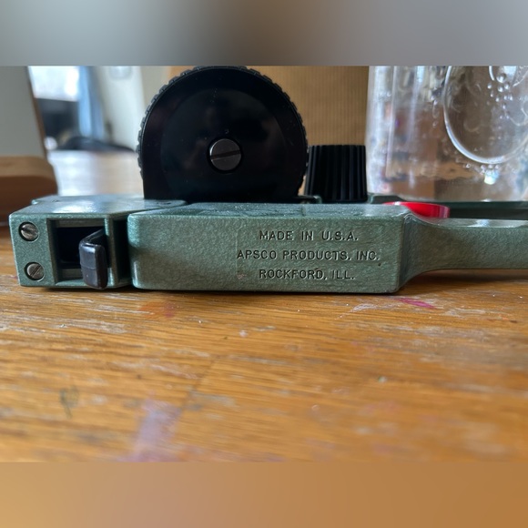 Apsco label maker with two rolls of red tape - Picture 2 of 6